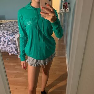 Super cute vineyard vines green long sleeve!!
